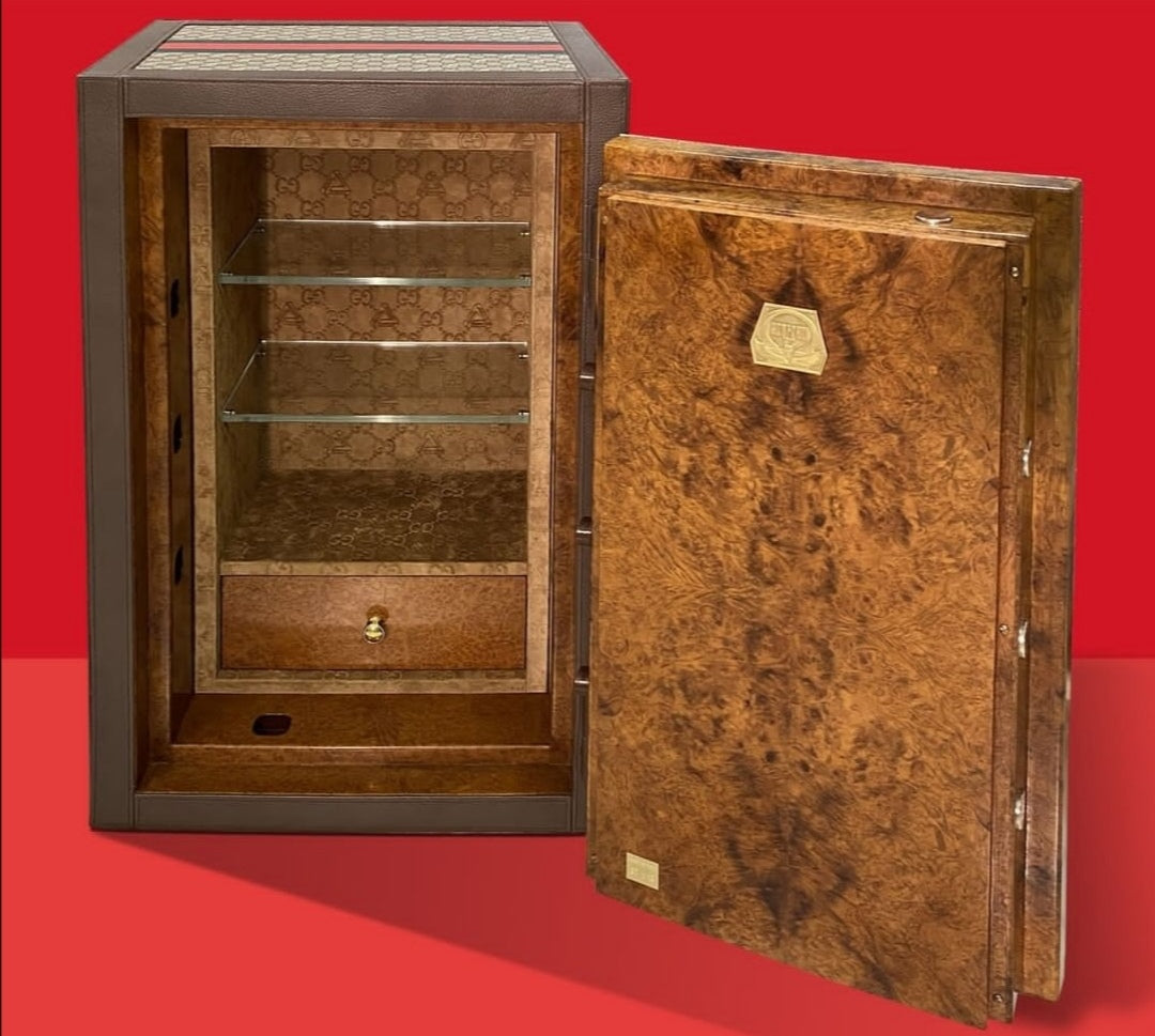 Luxury safe in malachite and brass