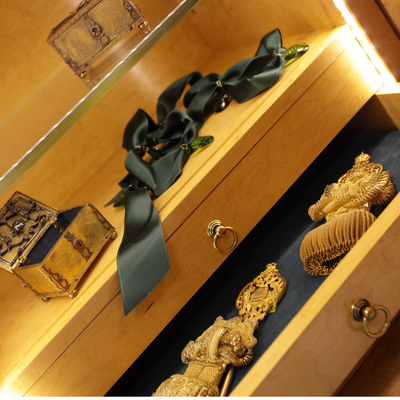 Luxury safe in malachite and brass